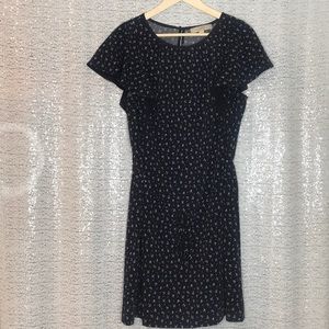 Light weight summer dress with tie.